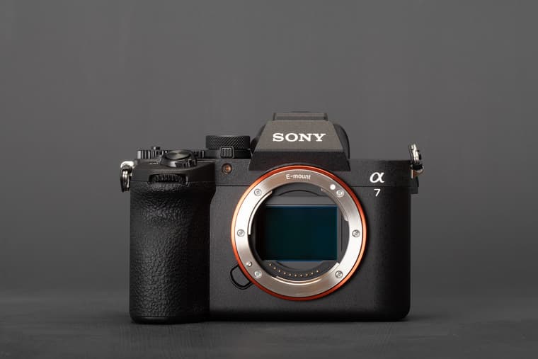 По динамическому диапазону Sony a7 V одна из лучших в классе и превосходит Canon R6 III — DPReview