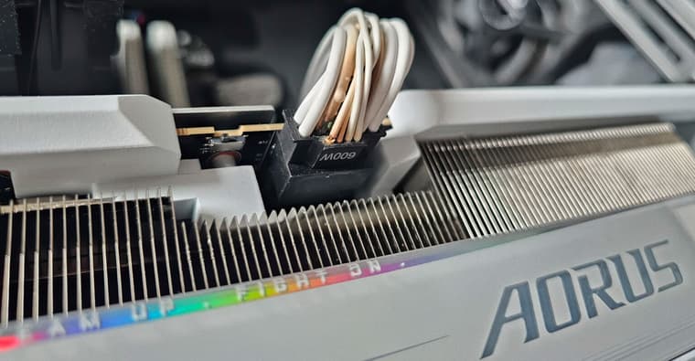 Пользователь Reddit сообщил о расплавлении разъема 12V-2×6 у RTX 5090 после трех часов игры