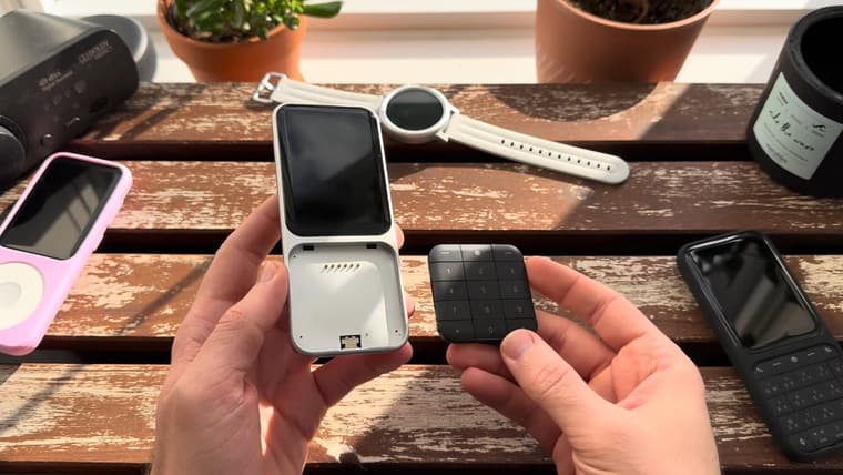 Кнопочный Android-смартфон Sidephone со сменной клавиатурой выйдет в январе