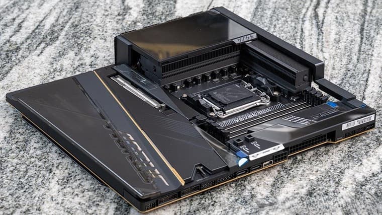 В Benchlife опубликовали распаковку премиальной платы X870E AORUS XTREME X3D AI TOP от GIGABYTE