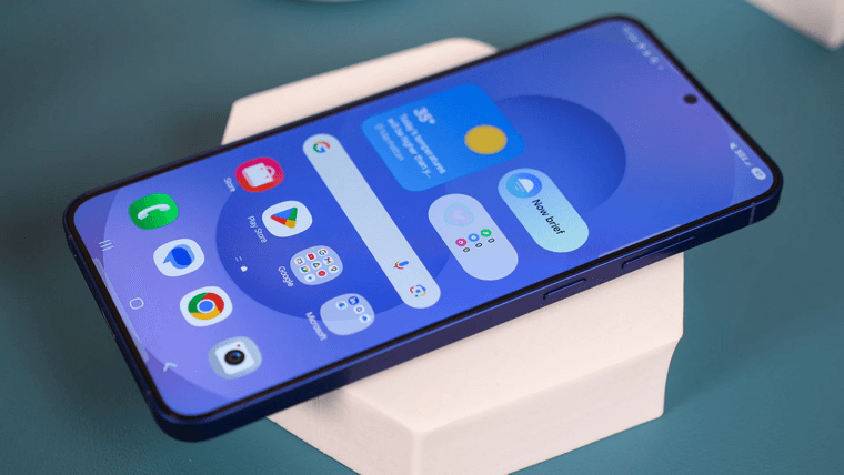 AH показал дизайн Samsung Galaxy S26+, включая версию в оранжевом цвете, как у iPhone 17 Pro