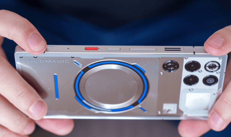 GSMArena опубликовал обзор флагманского смартфона с СЖО REDMAGIC 11 Pro