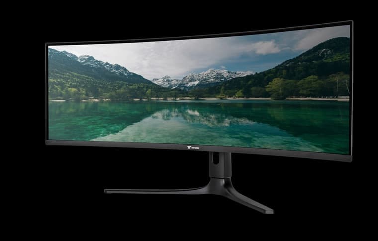 Thermaltake представила сверхширокий изогнутый OLED-монитор TPM-O49CDQ за 1175 долларов