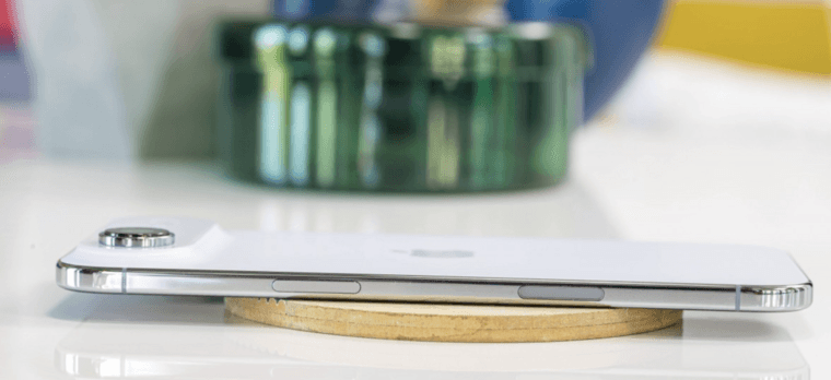 В GSMArena опубликовали большой обзор iPhone Air — тонкий, легкий, мощный, но не для всех