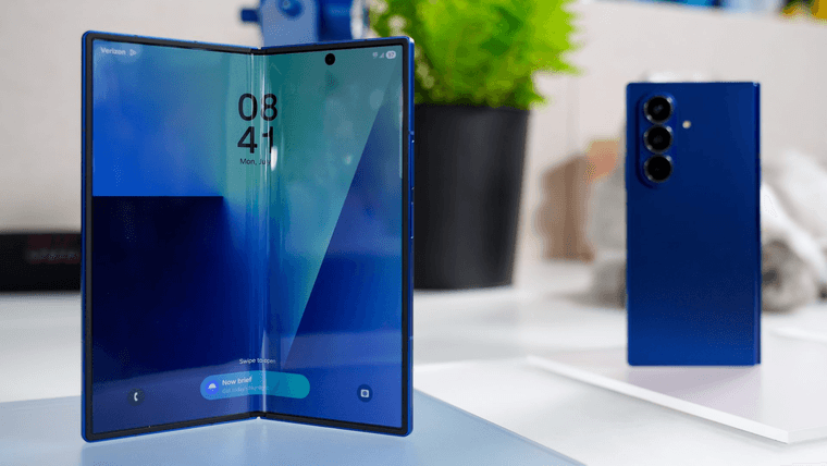 Samsung заняла первое место в мире по продажам складных смартфонов в третьем квартале 2025 года