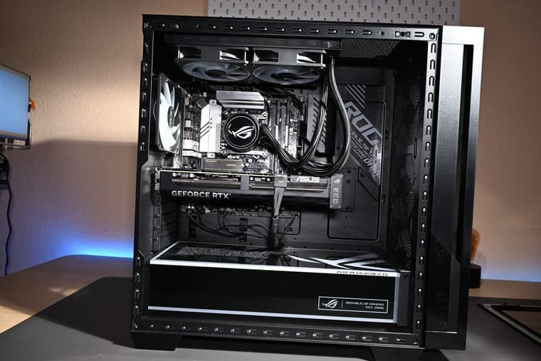 В Basic Tutorials опубликовали обзор игрового ПК ASUS ROG G700 с Core Ultra 9 285K и RTX 5080