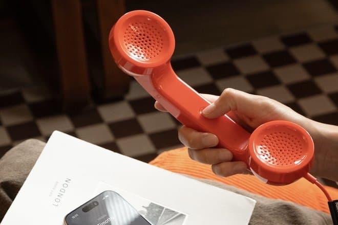 Гаджет дня: Native Union выпустила проводной переходник в виде трубки для смартфона