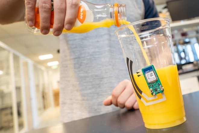 «Умная наклейка» превращает любую чашку в устройство для мониторинга здоровья