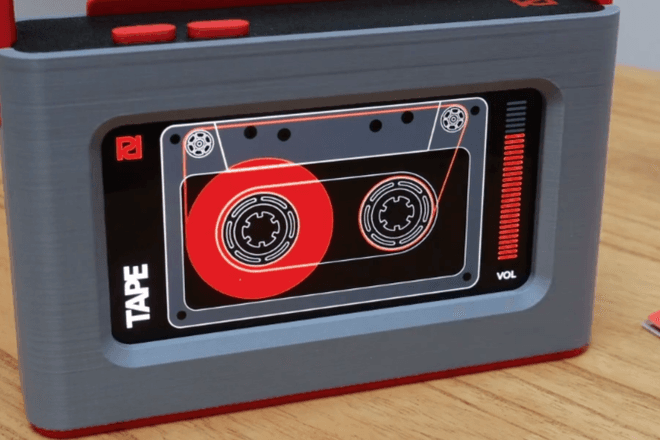 Новый чехол для смартфона играет музыку с кассет: как это возможно (видео)