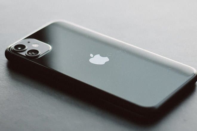 iPhone назвали причиной низкой рождаемости