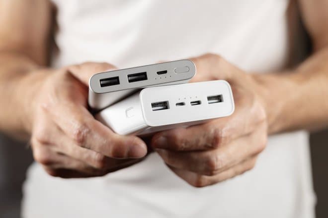 Россияне из-за холода начали скупать пауэрбанки