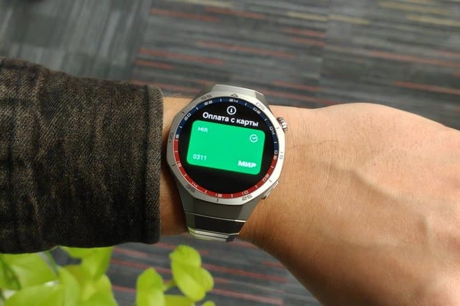 Сбер вернул бесконтактную оплату смарт-часами
