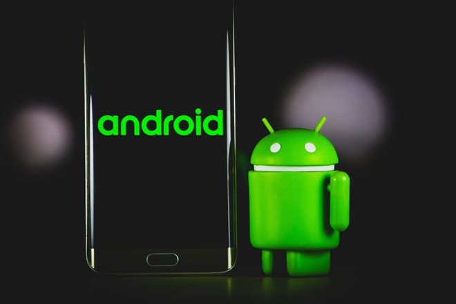 В Android-смартфонах нашли десятки уязвимостей