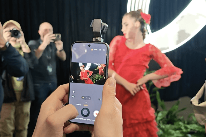 Прототип Honor Robot Phone показали на MWC 2026 (видео)