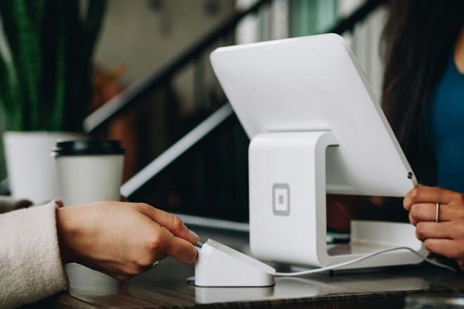 Пользователи запутались в предложении маркетплейса: сколько на самом деле стоит чехол?