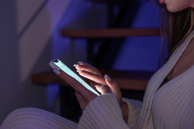 Жители Петербурга больше суток жалуются на сбои в работе мобильного интернета