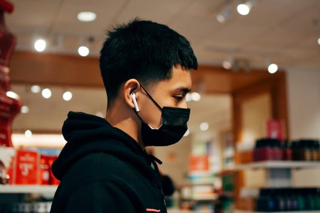Люди перестают общаться из-за «эффекта AirPods»