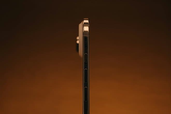Названа причина покупки дорогого титанового iPhone