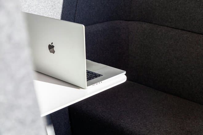 Старый MacBook Pro оказался мощнее новой версии на M5