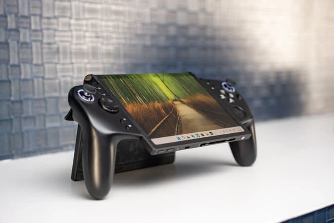 Lenovo представила консоль с гибким экраном Legion Go Fold