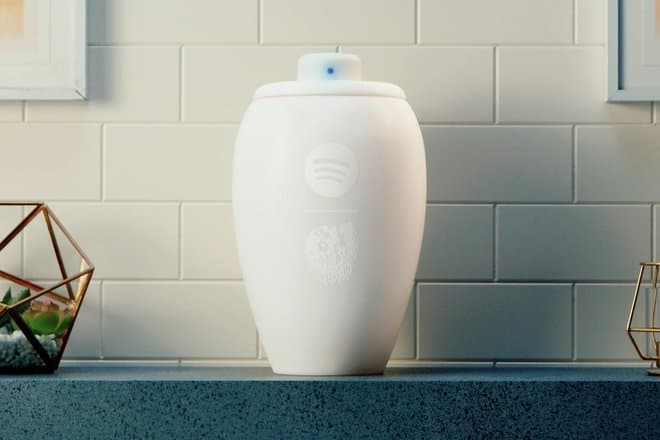 Spotify представил Bluetooth-колонку в виде погребальной урны