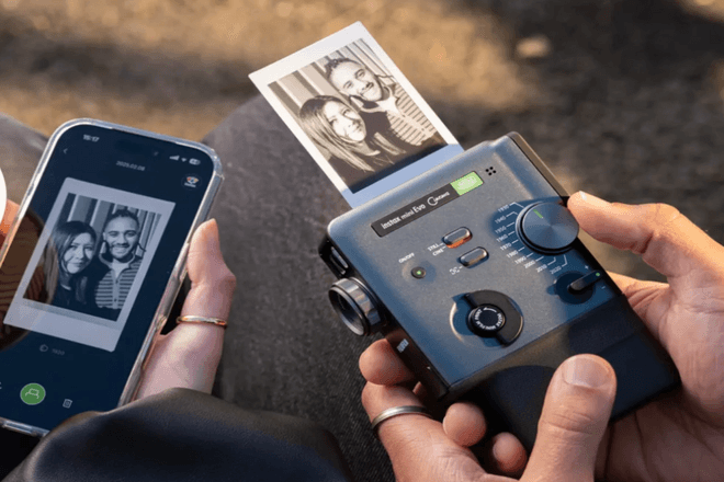 Fujifilm представила камеру Instax с ретровайбом