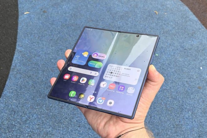 Россияне скупают складные смартфоны: что известно