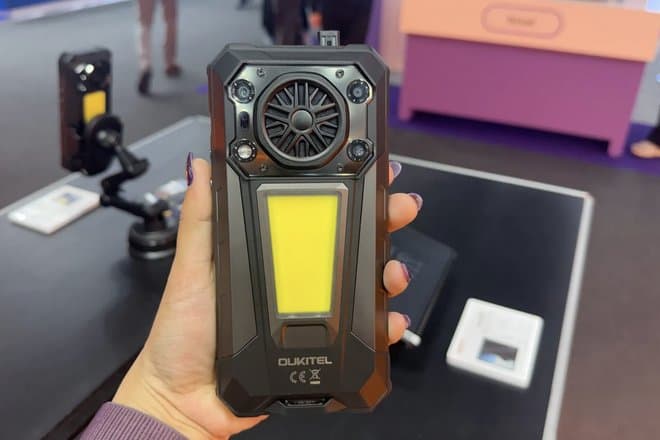 На MWC 2026 показали смартфон со встроенным прикуривателем