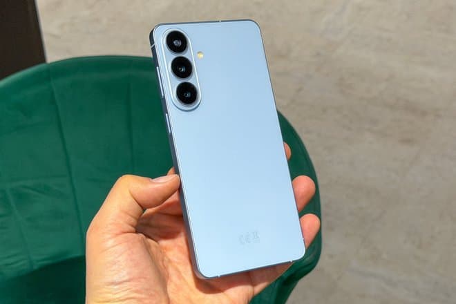 От смартфонов Samsung может отслаиваться краска при неправильной зарядке