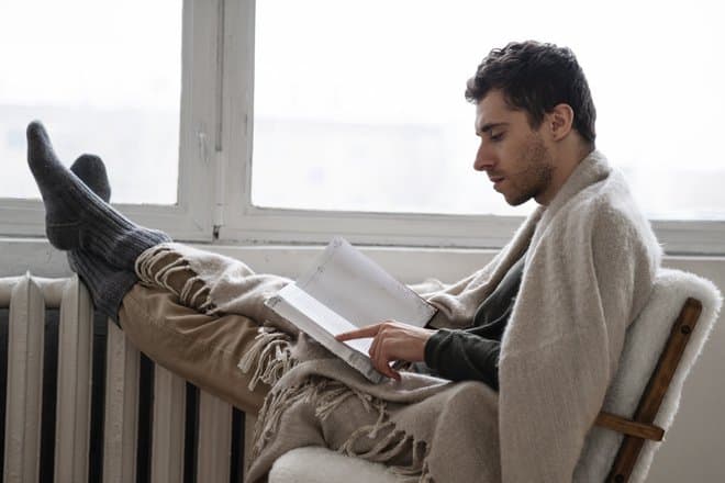Нейробиологи обнаружили когнитивные преимущества чтения бумажных книг