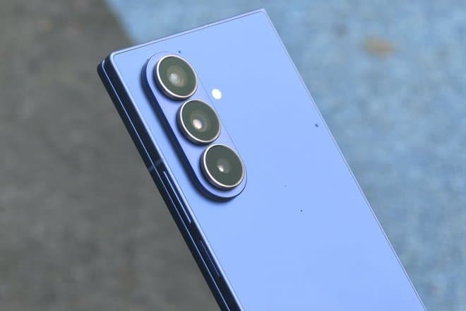 Samsung выпустила уникальный складной смартфон