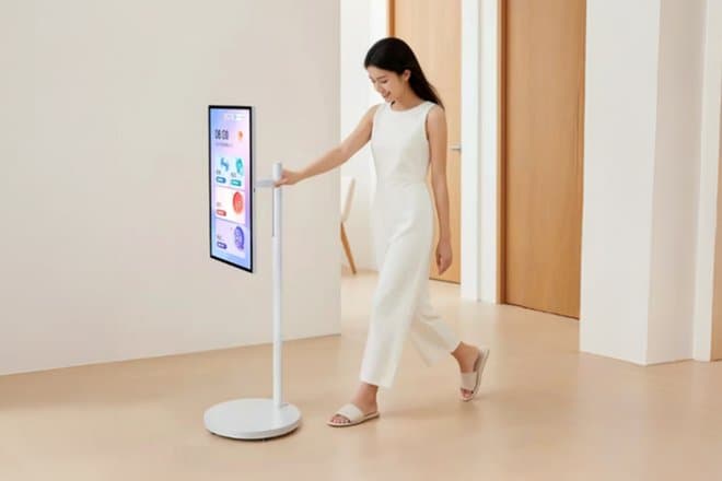 ZTE выпустила 27-дюймовый планшет на колесиках