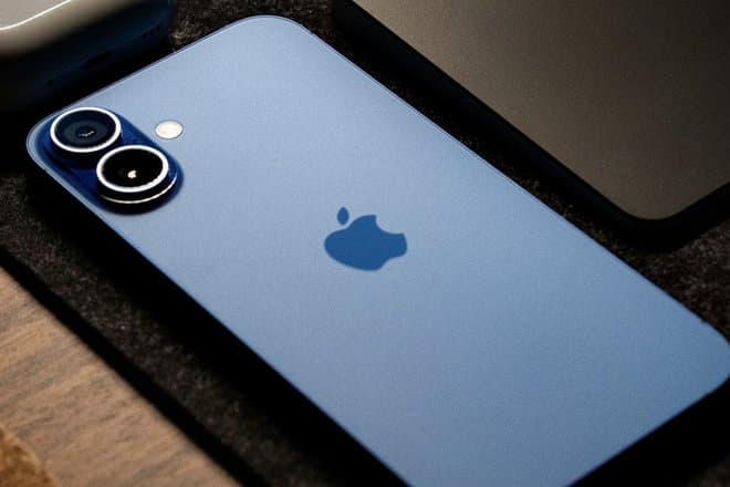 Покупателям iPhone предложили подписать отказ от претензий из-за отсутствия RuStore