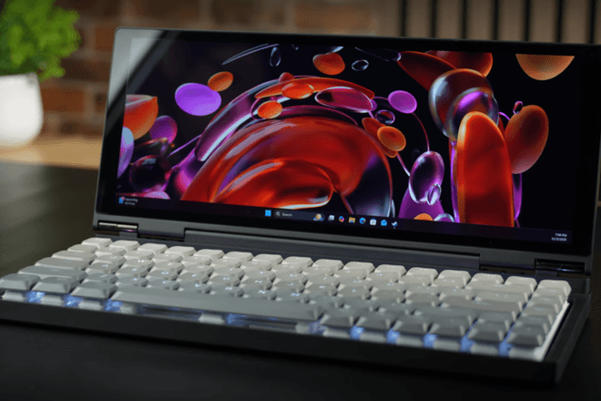 Представлен необычный ноутбук с экраном 24:9: выглядит как складная клавиатура