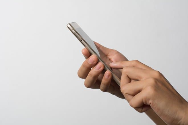 Почему зависимость от смартфона сокращает годы жизни: ответ психолога