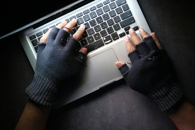 Эксперты: ИИ создает мошеннические клоны приложений за несколько рублей