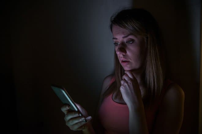 Мошенники стали покупать россиянам Android-смартфоны, чтобы затем обворовывать их через NFC