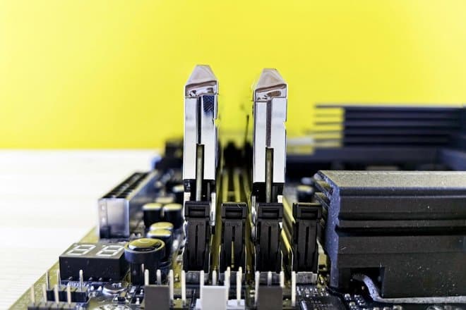 Эксперты предупредили о росте цен на ноутбуки из-за дефицита памяти на рынке