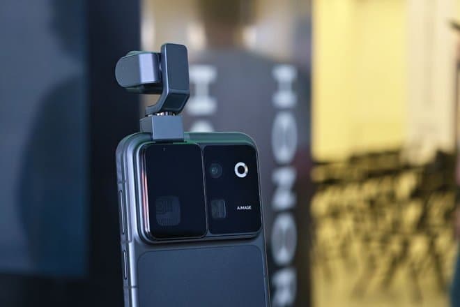 В московском музее показали необычный смартфон Honor Robot Phone