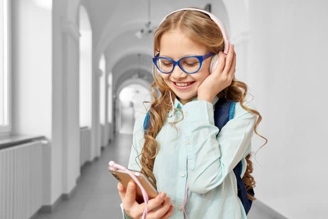 Как влияет запрет смартфонов в школах на детей: исследование