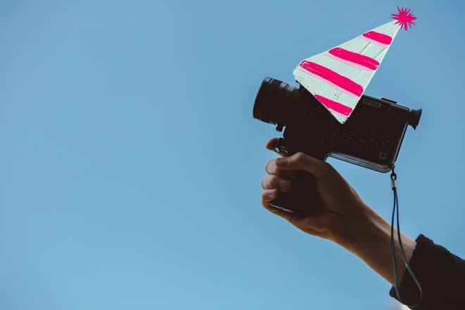 День мирового кино: как выглядит первая кинокамера человечества