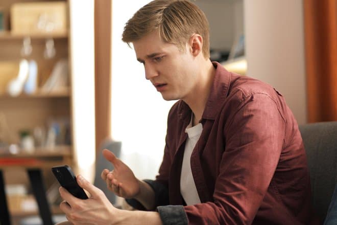 Злоупотребление смартфоном меняет наш мозг: доказано учеными