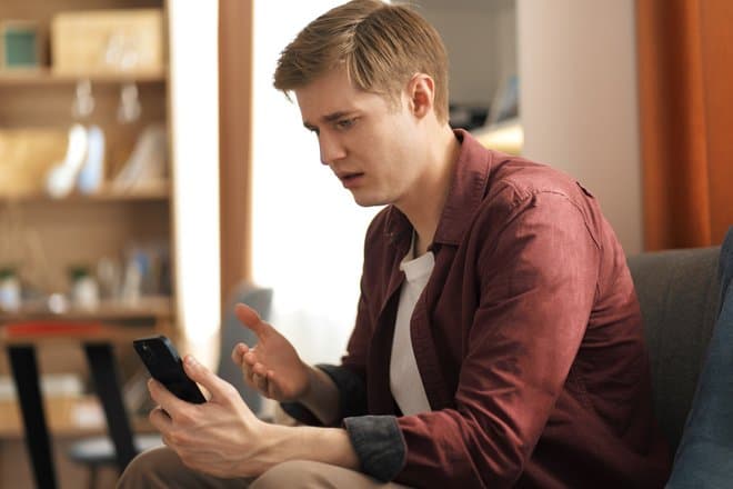 Названы риски при использовании смартфона