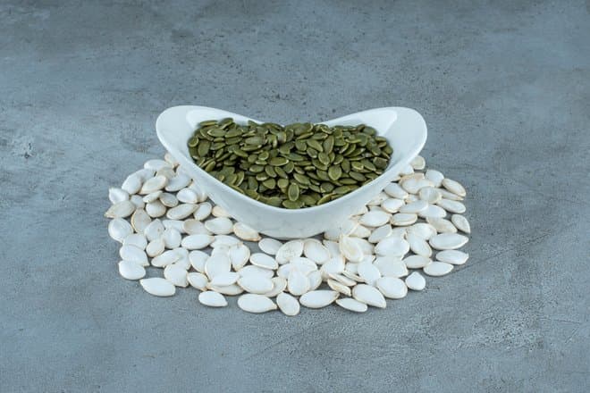 Диетологи объяснили, как лучше есть тыквенные семечки