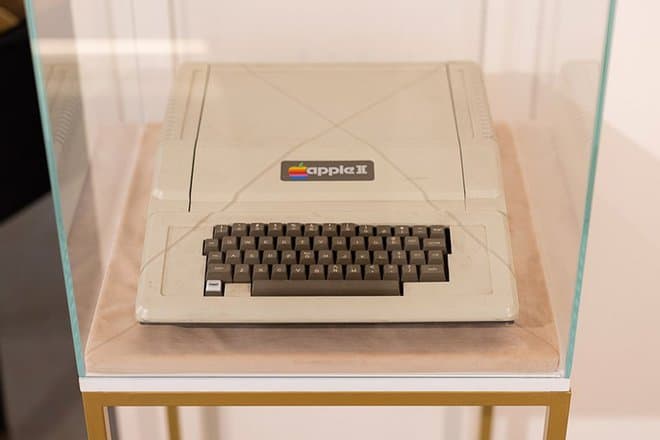 На ПМЭФ 2026 продают редкий экземпляр компьютера Apple II