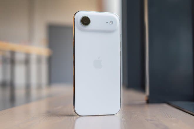 Аскетичный iPhone Air подешевел в России