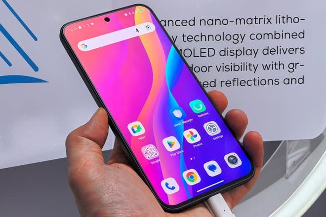 TCL привезла на MWC 2026 бумажный дисплей с насыщенностью AMOLED-экрана