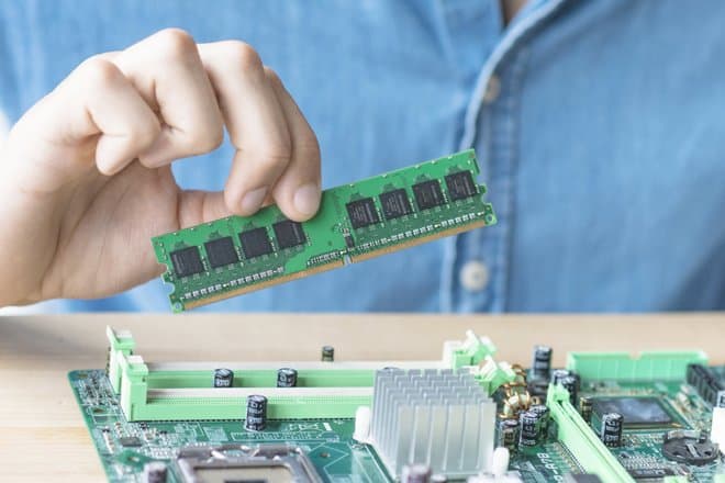 Компьютеры начали продавать без памяти