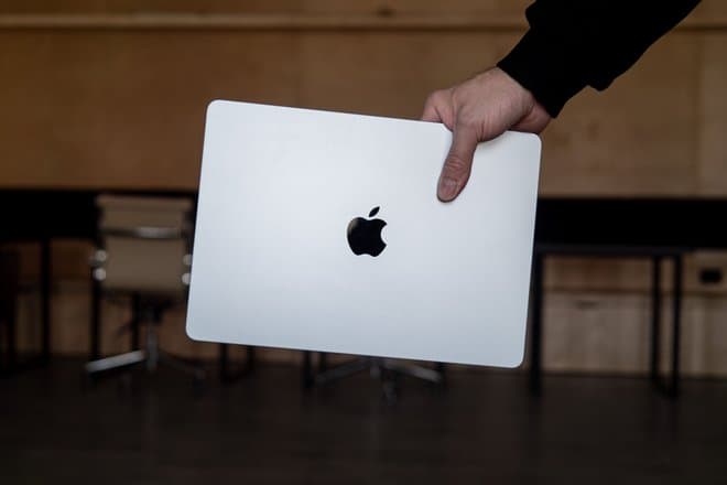 Bloomberg: следующий MacBook Pro получит сенсорный экран