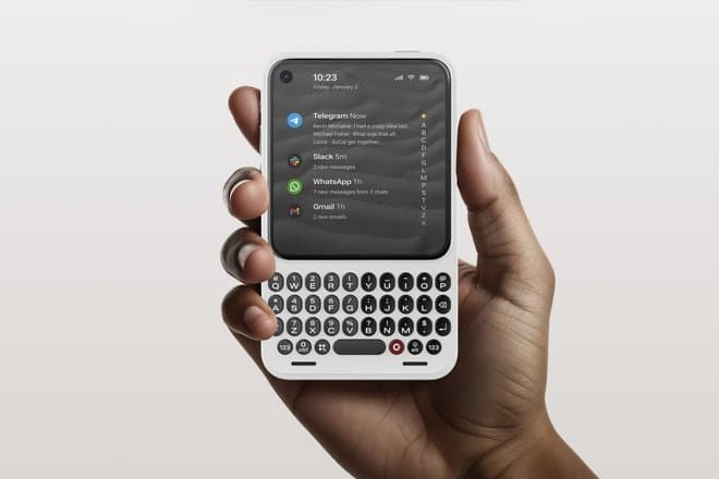 Представлен Clicks Communicator — самый навороченный QWERTY-смартфон